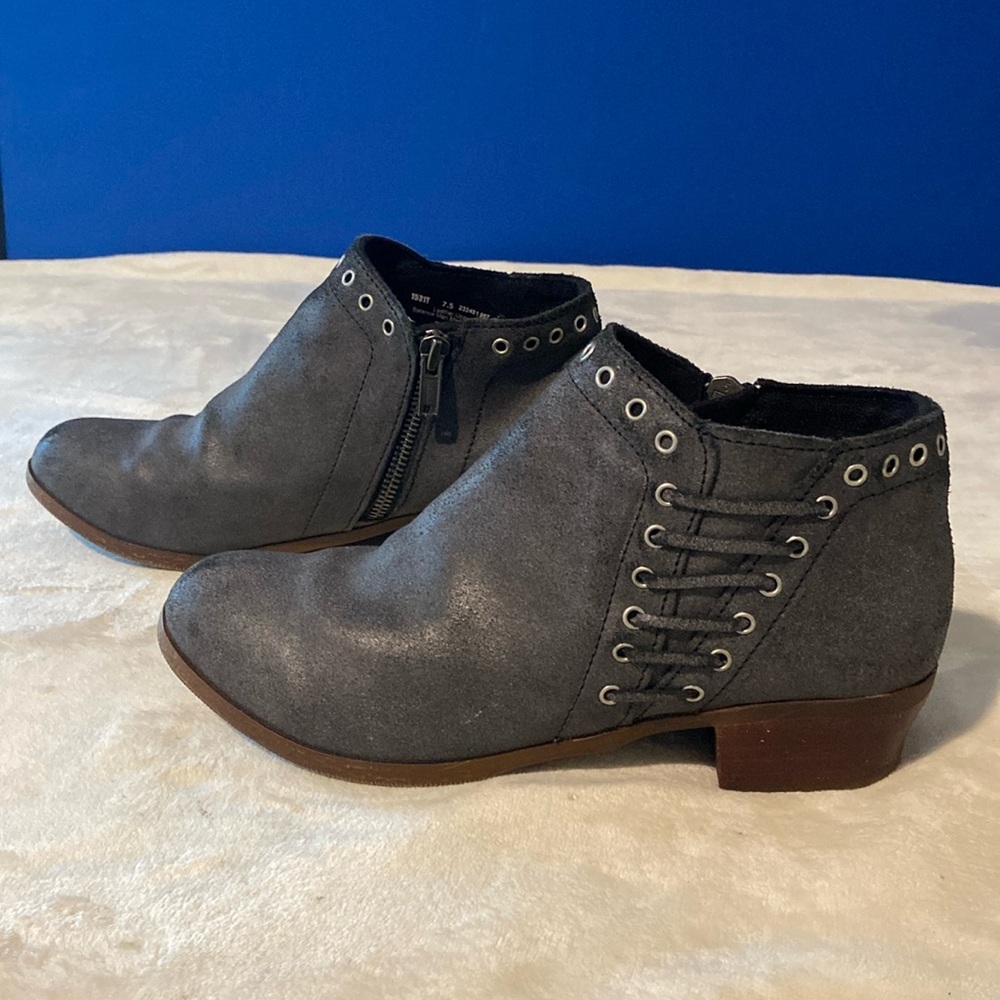 Ladies Minnetonka Brenna leather ankle boots in Vintage Charcoal Sz 7.5 EUC 😍